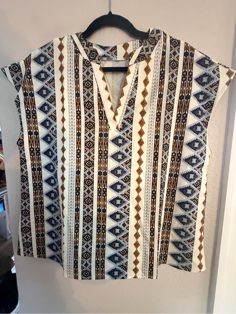 Woven Aztec Stripe V-Neck Women's Top - White & Brown